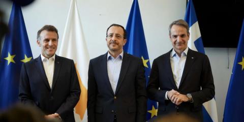 &Eta; &alpha;&nu;ά&rho;&tau;&eta;&sigma;&eta; &tau;&omicron;&upsilon; &Mu;&alpha;&kappa;&rho;ό&nu; &sigma;&tau;&alpha; &epsilon;&lambda;&lambda;&eta;&nu;&iota;&kappa;ά &mu;&epsilon;&tau;ά &tau;&eta; &sigma;&upsilon;&nu;ά&nu;&tau;&eta;&sigma;&eta; &mu;&epsilon; &Chi;&rho;&iota;&sigma;&tau;&omicron;&delta;&omicron;&upsilon;&lambda;ί&delta;&eta; &kappa;&alpha;&iota; &Mu;&eta;&tau;&sigma;&omicron;&tau;ά&kappa;&eta;-&laquo;&Eta; &Gamma;&alpha;&lambda;&lambda;ί&alpha; &alpha;&lambda;&lambda;&eta;&lambda;έ&gamma;&gamma;&upsilon;&alpha; &pi;&rho;&omicron;&sigmaf; &tau;&omicron;&upsilon;&sigmaf; &phi;ί&lambda;&omicron;&upsilon;&sigmaf; &tau;&eta;&sigmaf;&raquo;