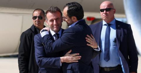 &laquo;&Eta; &alpha;&gamma;&kappa;&alpha;&lambda;&iota;ά &pi;&omicron;&upsilon; &nu;&tau;&rho;ό&pi;&iota;&alpha;&sigma;&epsilon; &tau;&omicron;&nu; &Sigma;&tau;ά&rho;&mu;&epsilon;&rho;&raquo;-&Tau;&iota; &gamma;&rho;ά&phi;&omicron;&upsilon;&nu; &omicron;&iota; Ά&gamma;&gamma;&lambda;&omicron;&iota; &gamma;&iota;&alpha; &tau;&eta;&nu; &epsilon;&pi;ί&sigma;&kappa;&epsilon;&psi;&eta; &Mu;&alpha;&kappa;&rho;ό&nu; &sigma;&tau;&eta;&nu; &Kappa;ύ&pi;&rho;&omicron;