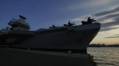 &Alpha;&pi;ί&theta;&alpha;&nu;&omicron; &nu;&alpha; &kappa;&alpha;&tau;&epsilon;&upsilon;&theta;&upsilon;&nu;&theta;&epsilon;ί &sigma;&tau;&eta; &Mu;έ&sigma;&eta; &Alpha;&nu;&alpha;&tau;&omicron;&lambda;ή &tau;&omicron; HMS Prince of Wales-&Beta;&rho;&iota;&sigma;&kappa;ό&tau;&alpha;&nu; &sigma;&epsilon; &alpha;&upsilon;&xi;&eta;&mu;έ&nu;&eta; &epsilon;&tau;&omicron;&iota;&mu;ό&tau;&eta;&tau;&alpha; &tau;&omicron; &Sigma;ά&beta;&beta;&alpha;&tau;&omicron;