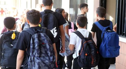 &Omicron;&mu;&alpha;&lambda;ή &eta; &pi;&rho;ώ&tau;&eta; &mu;έ&rho;&alpha; &mu;&epsilon;&tau;&alpha;&sigma;&tau;έ&gamma;&alpha;&sigma;&eta;&sigmaf; &mu;&alpha;&theta;&eta;&tau;ώ&nu; &Alpha;&kappa;&rho;&omega;&tau;&eta;&rho;ί&omicron;&upsilon; &sigma;&tau;&omicron; &Beta;&rsquo; &Delta;&eta;&mu;&omicron;&tau;&iota;&kappa;ό &Kappa;&omicron;&lambda;&omicron;&sigma;&sigma;ί&omicron;&upsilon; &mu;&epsilon; &lambda;ύ&sigma;&eta; &kappa;&alpha;&iota; &gamma;&iota;&alpha; &tau;&eta; &mu;&epsilon;&tau;&alpha;&phi;&omicron;&rho;ά &mu;&epsilon; &lambda;&epsilon;&omega;&phi;&omicron;&rho;&epsilon;ί&alpha;