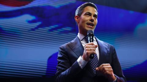 &Omicron;&lambda;&lambda;&alpha;&nu;&delta;ό&sigmaf; &Pi;&rho;&omega;&theta;&upsilon;&pi;&omicron;&upsilon;&rho;&gamma;ό&sigmaf; &Rho;&omicron;&mu;&pi; &Gamma;έ&tau;&epsilon;&nu;:&Eta; &Omicron;&lambda;&lambda;&alpha;&nu;&delta;ί&alpha; &sigma;&tau;έ&kappa;&epsilon;&tau;&alpha;&iota; &sigma;&tau;&omicron; &pi;&lambda;&epsilon;&upsilon;&rho;ό &tau;&eta;&sigmaf; &Kappa;ύ&pi;&rho;&omicron;&upsilon;-&Epsilon;&upsilon;&rho;&omega;&pi;&alpha;ϊ&kappa;ή &alpha;&lambda;&lambda;&eta;&lambda;&epsilon;&gamma;&gamma;ύ&eta; &mu;&epsilon; &phi;&rho;&epsilon;&gamma;ά&tau;&alpha; &sigma;&tau;&omicron; &nu;&eta;&sigma;ί