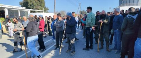 &Alpha;&pi;&alpha;&nu;&tau;&omicron;ύ&nu; &sigma;&tau;&omicron;&upsilon;&sigmaf; &kappa;&tau;&eta;&nu;&omicron;&tau;&rho;ό&phi;&omicron;&upsilon;&sigmaf; &omicron;&iota; &Kappa;&tau;&eta;&nu;&iota;&alpha;&tau;&rho;&iota;&kappa;έ&sigmaf; &mu;&epsilon;&tau;ά &tau;&eta; &delta;&iota;&alpha;&mu;&alpha;&rho;&tau;&upsilon;&rho;ί&alpha;-&laquo;&Sigma;&epsilon; &epsilon;&gamma;&kappa;&alpha;&tau;ά&sigma;&tau;&alpha;&sigma;&eta; &zeta;&omega;έ&mu;&pi;&omicron;&rho;&omicron;&upsilon; &tau;&omicron; &kappa;&rho;&omicron;ύ&sigma;&mu;&alpha; &kappa;&alpha;&iota; ό&chi;&iota; &sigma;&epsilon; &kappa;&tau;&eta;&nu;&omicron;&tau;&rho;&omicron;&phi;&iota;&kappa;ή &mu;&omicron;&nu;ά&delta;&alpha;&raquo;