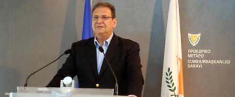 &Alpha;&pi;&alpha;&nu;&tau;ά &sigma;&tau;&alpha; &pi;&upsilon;&rho;ά &tau;&eta;&sigmaf; &Alpha;&nu;&nu;ί&tau;&alpha;&sigmaf; &eta; &Kappa;&upsilon;&beta;έ&rho;&nu;&eta;&sigma;&eta;-&laquo;&Kappa;&rho;&epsilon;&sigma;έ&nu;&tau;&omicron; &lambda;&alpha;ϊ&kappa;&iota;&sigma;&mu;&omicron;ύ &mu;&epsilon; &sigma;&tau;ό&chi;&omicron; &tau;&eta;&nu; &psi;&eta;&phi;&omicron;&theta;&eta;&rho;ί&alpha;, &eta; &mu;ό&nu;&eta; &pi;&omicron;&upsilon; &sigma;&upsilon;&mu;&pi;&epsilon;&rho;&iota;&phi;έ&rho;&epsilon;&tau;&alpha;&iota; &alpha;&nu;&epsilon;ύ&theta;&upsilon;&nu;&alpha;&raquo;