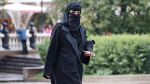 &Tau;&alpha; &delta;ύ&omicron; &sigma;&epsilon;&nu;ά&rho;&iota;&alpha; &gamma;&iota;&alpha; &tau;&eta;&nu; &alpha;&pi;&alpha;&gamma;ό&rho;&epsilon;&upsilon;&sigma;&eta; &tau;&eta;&sigmaf; &mu;&pi;&omicron;ύ&rho;&kappa;&alpha;&sigmaf; &sigma;&tau;&eta;&nu; &Epsilon;&lambda;&lambda;ά&delta;&alpha;-&Tau;&iota; &iota;&sigma;&chi;ύ&epsilon;&iota; &sigma;&epsilon; ά&lambda;&lambda;&epsilon;&sigmaf; &chi;ώ&rho;&epsilon;&sigmaf; &tau;&eta;&sigmaf; &Epsilon;&Epsilon;