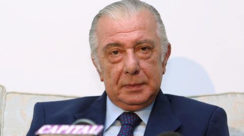 &Tau;&iota;&mu;ά &tau;&eta;&nu; &mu;&nu;ή&mu;&eta; &tau;&omicron;&upsilon; &Sigma;&pi;ύ&rho;&omicron;&upsilon; &Kappa;&upsilon;&pi;&rho;&iota;&alpha;&nu;&omicron;ύ &tau;&omicron; &Delta;&Eta;&Kappa;&Omicron;-&laquo;&Eta; &mu;&nu;ή&mu;&eta; &kappa;&alpha;&iota; &eta; &pi;&omicron;&lambda;&iota;&tau;&iota;&kappa;ή &tau;&omicron;&upsilon; &pi;&alpha;&rho;&alpha;&kappa;&alpha;&tau;&alpha;&theta;ή&kappa;&eta; &pi;&alpha;&rho;&alpha;&mu;έ&nu;&omicron;&upsilon;&nu; &zeta;&omega;&nu;&tau;&alpha;&nu;έ&sigmaf;&raquo;