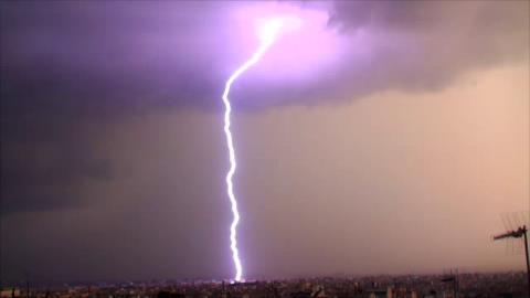 &Epsilon;&pi;&iota;&sigma;&tau;&rho;έ&phi;&epsilon;&iota; &eta; &sigma;&kappa;ό&nu;&eta;, &sigma;&upsilon;&nu;&nu;&epsilon;&phi;&iota;&alpha;&sigma;&mu;έ&nu;&omicron;&sigmaf; &omicron; &kappa;&alpha;&iota;&rho;ό&sigmaf;-&Alpha;&nu;&alpha;&mu;έ&nu;&omicron;&nu;&tau;&alpha;&iota; &beta;&rho;&omicron;&chi;έ&sigmaf;, &kappa;&alpha;&tau;&alpha;&iota;&gamma;ί&delta;&epsilon;&sigmaf; &kappa;&alpha;&iota; &chi;&alpha;&lambda;ά&zeta;&iota; &tau;&iota;&sigmaf; &epsilon;&pi;ό&mu;&epsilon;&nu;&epsilon;&sigmaf; &eta;&mu;έ&rho;&epsilon;&sigmaf;