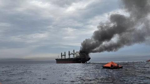 &Mu;&epsilon; &alpha;&upsilon;&tau;ά &tau;&alpha; &upsilon;&pi;&omicron;&beta;&rho;ύ&chi;&iota;&alpha; drone &chi;&tau;&upsilon;&pi;ά&epsilon;&iota; &tau;&alpha; &delta;&epsilon;&xi;&alpha;&mu;&epsilon;&nu;ό&pi;&lambda;&omicron;&iota;&alpha; &tau;&omicron; &Iota;&rho;ά&nu; (pic)