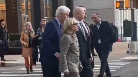 Viral &tau;&omicron; &beta;ί&nu;&tau;&epsilon;&omicron; &mu;&epsilon; &tau;&omicron;&nu; &Mu;&pi;&iota;&lambda; &Kappa;&lambda;ί&nu;&tau;&omicron;&nu; &nu;&alpha; &sigma;&pi;&rho;ώ&chi;&nu;&epsilon;&iota; &tau;&eta; &sigma;ύ&zeta;&upsilon;&gamma;ό &tau;&omicron;&upsilon;, &Chi;ί&lambda;&alpha;&rho;&iota; &Kappa;&lambda;ί&nu;&tau;&omicron;&nu;, &sigma;&epsilon; &delta;&iota;ά&beta;&alpha;&sigma;&eta; &pi;&epsilon;&zeta;ώ&nu; &sigma;&tau;&eta; &Nu;έ&alpha; &Upsilon;ό&rho;&kappa;&eta;