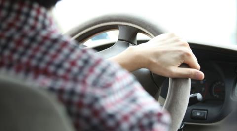 Ά&nu;&omega; &tau;&omega;&nu; 1.300 &epsilon;&lambda;έ&gamma;&chi;&omega;&nu; &sigma;&epsilon; &epsilon;&pi;&alpha;&gamma;&gamma;&epsilon;&lambda;&mu;&alpha;&tau;ί&epsilon;&sigmaf; &omicron;&delta;&eta;&gamma;&omicron;ύ&sigmaf; &sigma;&epsilon; &tau;&rho;ί&alpha; &chi;&rho;ό&nu;&iota;&alpha;-&Epsilon;&kappa;&sigma;&tau;&rho;&alpha;&tau;&epsilon;ί&alpha; &epsilon;&nu;&eta;&mu;έ&rho;&omega;&sigma;&eta;&sigmaf; &tau;&omicron;&nu; &Mu;ά&rho;&tau;&iota;&omicron;