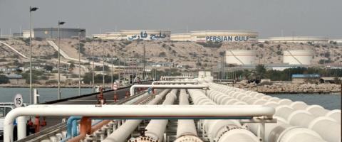 &Nu;&eta;&sigma;ί &Chi;&alpha;&rho;&gamma;&kappa;: &Tau;&omicron; &laquo;&pi;&omicron;&lambda;ύ&tau;&iota;&mu;&omicron; &kappa;ό&sigma;&mu;&eta;&mu;&alpha;&raquo; &tau;&eta;&sigmaf; &iota;&rho;&alpha;&nu;&iota;&kappa;ή&sigmaf; &omicron;&iota;&kappa;&omicron;&nu;&omicron;&mu;ί&alpha;&sigmaf; &kappa;&alpha;&iota; &eta; &sigma;&tau;&rho;&alpha;&tau;&eta;&gamma;&iota;&kappa;ή &tau;&omicron;&upsilon; &sigma;&eta;&mu;&alpha;&sigma;ί&alpha;