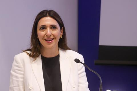 &Rho;&alpha;&omicron;&upsilon;&nu;ά: &Sigma;&eta;&mu;&alpha;&nu;&tau;&iota;&kappa;ή &eta; &alpha;&pi;&lambda;&omicron;ύ&sigma;&tau;&epsilon;&upsilon;&sigma;&eta; &tau;&omega;&nu; &kappa;&alpha;&nu;ό&nu;&omega;&nu; &gamma;&iota;&alpha; &tau;&eta;&nu; &Tau;&epsilon;&chi;&nu;&eta;&tau;ή &Nu;&omicron;&eta;&mu;&omicron;&sigma;ύ&nu;&eta;