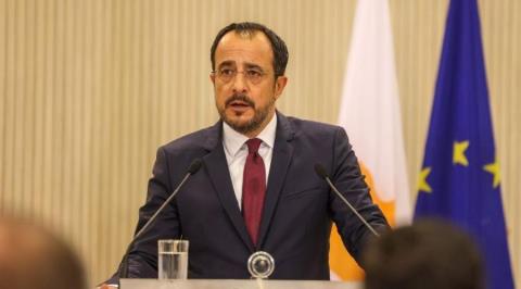 &Theta;&lambda;ί&psi;&eta; &Pi;&rho;&omicron;έ&delta;&rho;&omicron;&upsilon; &gamma;&iota;&alpha; &tau;&omicron;&nu; &theta;ά&nu;&alpha;&tau;&omicron; &tau;&omicron;&upsilon; &sigma;&epsilon;&phi; &Alpha;&nu;&delta;&rho;έ&alpha; &Mu;&alpha;&upsilon;&rho;&omicron;&mu;&mu;ά&tau;&eta;-&laquo;&Pi;&alpha;&rho;ά &tau;&eta; &delta;&iota;&epsilon;&theta;&nu;ή &tau;&omicron;&upsilon; &epsilon;&pi;&iota;&tau;&upsilon;&chi;ί&alpha;, &pi;&alpha;&rho;έ&mu;&epsilon;&iota;&nu;&epsilon; &beta;&alpha;&theta;&iota;ά &sigma;&upsilon;&nu;&delta;&epsilon;&delta;&epsilon;&mu;έ&nu;&omicron;&sigmaf; &mu;&epsilon; &tau;&iota;&sigmaf; &rho;ί&zeta;&epsilon;&sigmaf; &tau;&omicron;&upsilon;&raquo;