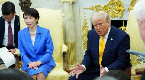 &Omicron; &Tau;&rho;&alpha;&mu;&pi; &alpha;&sigma;&tau;&epsilon;&iota;&epsilon;ύ&tau;&eta;&kappa;&epsilon; &gamma;&iota;&alpha; &tau;&omicron; &Pi;&epsilon;&rho;&lambda; &Chi;ά&rho;&mu;&pi;&omicron;&rho;... &mu;&pi;&rho;&omicron;&sigma;&tau;ά &sigma;&tau;&eta;&nu; &pi;&rho;&omega;&theta;&upsilon;&pi;&omicron;&upsilon;&rho;&gamma;ό &Tau;&alpha;&kappa;&alpha;ΐ&tau;&sigma;&iota;-&laquo;&Eta; &Iota;&alpha;&pi;&omega;&nu;ί&alpha; &xi;έ&rho;&epsilon;&iota; &kappa;&alpha;&lambda;ύ&tau;&epsilon;&rho;&alpha; &alpha;&pi;ό &epsilon;&kappa;&pi;&lambda;ή&xi;&epsilon;&iota;&sigmaf;&raquo;