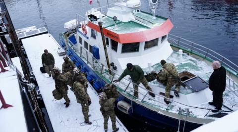 Έ&tau;&omicron;&iota;&mu;&eta; &gamma;&iota;&alpha; &kappa;ά&theta;&epsilon; &epsilon;&nu;&delta;&epsilon;&chi;ό&mu;&epsilon;&nu;&omicron; ή&tau;&alpha;&nu; &eta; &Delta;&alpha;&nu;ί&alpha; &mu;&epsilon;&tau;ά &tau;&iota;&sigmaf; &alpha;&pi;&epsilon;&iota;&lambda;έ&sigmaf; &Tau;&rho;&alpha;&mu;&pi; &gamma;&iota;&alpha; &tau;&eta; &Gamma;&rho;&omicron;&iota;&lambda;&alpha;&nu;&delta;ί&alpha;-&Epsilon;ί&chi;&epsilon; &sigma;&tau;&epsilon;ί&lambda;&epsilon;&iota; &epsilon;&kappa;&rho;&eta;&kappa;&tau;&iota;&kappa;ά &kappa;&alpha;&iota; &phi;&iota;ά&lambda;&epsilon;&sigmaf; &mu;&epsilon; &alpha;ί&mu;&alpha;