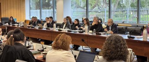 Έ&nu;&tau;&alpha;&sigma;&eta; &alpha;&nu;ά&mu;&epsilon;&sigma;&alpha; &sigma;&epsilon; &Kappa;&alpha;&upsilon;&kappa;&alpha;&lambda;&iota;ά &kappa;&alpha;&iota; &Nu;&iota;&kappa;&omicron;&lambda;&alpha;ΐ&delta;&eta;, &sigma;&epsilon; &rho;ό&lambda;&omicron; &pi;&upsilon;&rho;&omicron;&sigma;&beta;έ&sigma;&tau;&eta; &eta; &Pi;&alpha;&pi;&alpha;έ&lambda;&lambda;&eta;&nu;&alpha;-&laquo;&Delta;&epsilon;&nu; &theta;&alpha; &xi;&alpha;&nu;&alpha;&sigma;&chi;&omicron;&lambda;&eta;&theta;ώ&raquo; &omicron; έ&nu;&alpha;&sigmaf;, &laquo;&alpha;&pi;&alpha;&rho;ά&delta;&epsilon;&kappa;&tau;&omicron;&raquo; &omicron; ά&lambda;&lambda;&omicron;&sigmaf;