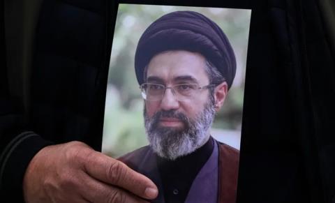 Washington Post: Ο Μοτζτάμπα Χαμενεΐ είναι τραυματισμένος, απομονωμένος και δεν ανταποκρίνεται στα μηνύματα που του μεταδίδονται