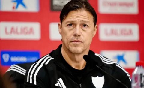 Τη λύση της συνεργασίας της με τον Ματίας Αλμέιδα ανακοίνωσε η Σεβίλλη