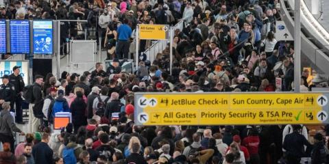 Πράκτορες ICE στα αεροδρόμια των ΗΠΑ λόγω χάους στις ουρές ασφαλείας-Πολύωρες αναμονές και παρέμβαση Τραμπ (vids&pics)