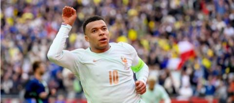 Η Γαλλία κέρδισε με δέκα παίκτες της Βραζιλία με Μπαπέ και Εκιτικέ και έστειλε μήνυμα ενόψει Μουντιάλ