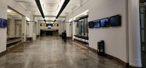 &Tau;&rho;&epsilon;&iota;&sigmaf; &pi;&omicron;&lambda;&iota;&tau;&iota;&sigma;&tau;&iota;&kappa;έ&sigmaf; &pi;&alpha;&rho;&alpha;&gamma;&omega;&gamma;έ&sigmaf; &sigma;&tau;&iota;&sigmaf; &Beta;&rho;&upsilon;&xi;έ&lambda;&lambda;&epsilon;&sigmaf; &sigma;&tau;&omicron; &pi;&lambda;&alpha;ί&sigma;&iota;&omicron; &tau;&omicron;&upsilon; &Pi;&omicron;&lambda;&iota;&tau;&iota;&sigma;&tau;&iota;&kappa;&omicron;ύ &Pi;&rho;&omicron;&gamma;&rho;ά&mu;&mu;&alpha;&tau;&omicron;&sigmaf; &tau;&eta;&sigmaf; &Kappa;&upsilon;&pi;&rho;&iota;&alpha;&kappa;ή&sigmaf; &Pi;&rho;&omicron;&epsilon;&delta;&rho;ί&alpha;&sigmaf; &Epsilon;&Epsilon;