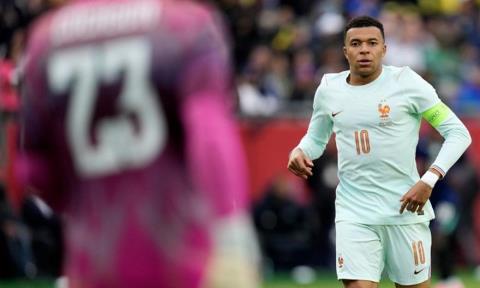 Απέχει ένα γκολ από την κορυφή των σκόρερ της εθνικής Γαλλίας ο Εμπαπέ