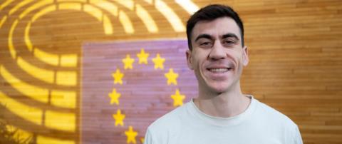 &Mu;&alpha;&rho;&alpha;&theta;ώ&nu;&iota;&omicron;&sigmaf; &Phi;&epsilon;&iota;&delta;ί&alpha; &alpha;&pi;ό &tau;&omicron; &Pi;&alpha;&rho;&alpha;&lambda;ί&mu;&nu;&iota; &mu;έ&chi;&rho;&iota; &tau;&eta;&nu; &Pi;ά&phi;&omicron;-&Tau;&rho;έ&chi;&epsilon;&iota; &sigma;&epsilon; ό&lambda;&eta; &tau;&eta;&nu; &Kappa;ύ&pi;&rho;&omicron; &gamma;&iota;&alpha; &nu;&alpha; &epsilon;&gamma;&gamma;&rho;ά&psi;&epsilon;&iota; &nu;έ&omicron;&upsilon;&sigmaf; &psi;&eta;&phi;&omicron;&phi;ό&rho;&omicron;&upsilon;&sigmaf;