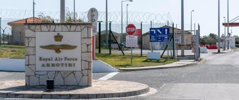 &Omicron; &Iota;&rho;&alpha;&nu;ό&sigmaf; &Pi;&rho;έ&sigma;&beta;&eta;&sigmaf; &sigma;&tau;&eta; &Lambda;&epsilon;&upsilon;&kappa;&omega;&sigma;ί&alpha; &xi;&epsilon;&kappa;&alpha;&theta;&alpha;&rho;ί&zeta;&epsilon;&iota; ό&tau;&iota; &eta; &Kappa;ύ&pi;&rho;&omicron;&sigmaf; &delta;&epsilon;&nu; &epsilon;&mu;&pi;&lambda;έ&kappa;&epsilon;&tau;&alpha;&iota; &sigma;&tau;&omicron;&nu; &pi;ό&lambda;&epsilon;&mu;&omicron;-&laquo;&Omicron;&iota; B&rho;&epsilon;&tau;&alpha;&nu;&iota;&kappa;έ&sigmaf; Bά&sigma;&epsilon;&iota;&sigmaf; &delta;&epsilon;&nu; &epsilon;ί&nu;&alpha;&iota; &sigma;&tau;ό&chi;&omicron;&sigmaf;&raquo;