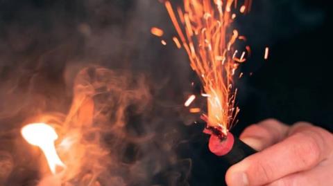 Έ&rho;&iota;&xi;&alpha;&nu; &pi;&upsilon;&rho;&omicron;&tau;&epsilon;&chi;&nu;ή&mu;&alpha;&tau;&alpha; &epsilon;&nu;&alpha;&nu;&tau;ί&omicron;&nu; &pi;&epsilon;&rho;&iota;&pi;&omicron;&lambda;&iota;&kappa;&omicron;ύ &kappa;&alpha;&iota; έ&beta;&alpha;&lambda;&alpha;&nu; &phi;&omega;&tau;&iota;ά &sigma;&epsilon; &kappa;ά&lambda;&alpha;&theta;&omicron; &sigma;&tau;&eta; &Lambda;ά&rho;&nu;&alpha;&kappa;&alpha;-&Psi;ά&chi;&nu;&omicron;&upsilon;&nu; &tau;&omicron;&upsilon; &delta;&rho;ά&sigma;&tau;&epsilon;&sigmaf;