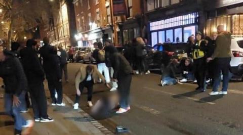 ΒΙΝΤΕΟ: Αυτοκίνητο έπεσε σε πεζούς στο Ντέρμπι της Βρετανίας-Πολλοί τραυματίες, συνελήφθη ο οδηγός