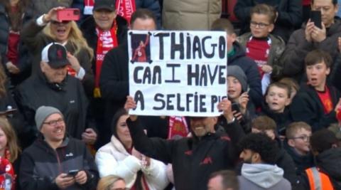 Απίθανος Κλοπ-Ζήτησε… selfie από τον Τιάγκο με πλακάτ από την εξέδρα (pic)