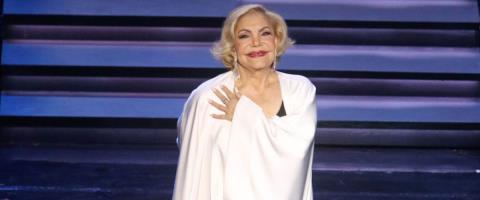 «Αντίο μάνα»-Νταλάρας, Αλεξίου, Πρωτοψάλτη, Μούσχουρη, Γλυκερία και σύσσωμο το ελληνικό τραγούδι αποχαιρετούν τη Μαρινέλλα