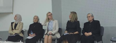 &laquo;O &pi;ό&nu;&omicron;&sigmaf; &tau;&eta;&sigmaf; &mu;ά&nu;&alpha;&sigmaf; &delta;&epsilon;&nu; &gamma;&nu;&omega;&rho;ί&zeta;&epsilon;&iota; &sigma;ύ&nu;&omicron;&rho;&alpha;&raquo;-&Kappa;&alpha;&rho;&upsilon;&sigma;&tau;&iota;&alpha;&nu;&omicron;ύ, &Mu;ά&nu;&tau;&omicron;&lambda;&epsilon;&sigmaf; &kappa;&alpha;&iota; &Alpha;&nu;&delta;&rho;&iota;ά&nu;&alpha; &Nu;&iota;&kappa;&omicron;&lambda;ά&omicron;&upsilon; &rho;ά&gamma;&iota;&sigma;&alpha;&nu; &kappa;&alpha;&rho;&delta;&iota;έ&sigmaf; &sigma;&epsilon; &epsilon;&kappa;&delta;ή&lambda;&omega;&sigma;&eta; &sigma;&tau;&eta; &Lambda;&epsilon;&upsilon;&kappa;&omega;&sigma;ί&alpha;