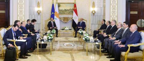 &Xi;&epsilon;&kappa;&lambda;&epsilon;ί&delta;&omega;&sigma;&alpha;&nu; &tau;&eta;&nu; &sigma;&tau;&rho;ό&phi;&iota;&gamma;&gamma;&alpha; &gamma;&iota;&alpha; &delta;&iota;&omicron;&chi;έ&tau;&epsilon;&upsilon;&sigma;&eta; &kappa;&upsilon;&pi;&rho;&iota;&alpha;&kappa;&omicron;ύ &phi;&upsilon;&sigma;&iota;&kappa;&omicron;ύ &sigma;&tau;&eta;&nu; &Alpha;ί&gamma;&upsilon;&pi;&tau;&omicron;&hellip; &Eta; &sigma;&upsilon;&mu;&phi;&omega;&nu;ί&alpha;-&pi;&lambda;&alpha;ί&sigma;&iota;&omicron; &pi;&omicron;&upsilon; &upsilon;&pi;&epsilon;&gamma;&rho;ά&phi;&eta; &gamma;&iota;&alpha; &laquo;&Kappa;&rho;ό&nu;&omicron;&raquo; &kappa;&alpha;&iota; &laquo;&Alpha;&phi;&rho;&omicron;&delta;ί&tau;&eta;&raquo;