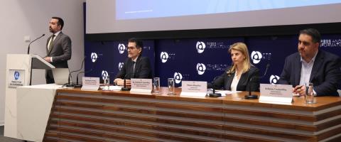 &Mu;&epsilon;&iota;ώ&theta;&eta;&kappa;&alpha;&nu; &kappa;&alpha;&tau;ά 86% &omicron;&iota; &pi;&alpha;&rho;ά&tau;&upsilon;&pi;&epsilon;&sigmaf; &alpha;&phi;ί&xi;&epsilon;&iota;&sigmaf; &tau;&omicron; 2025-&laquo;&Sigma;&tau;ό&chi;&omicron;&sigmaf; &tau;&eta;&sigmaf; &Kappa;&upsilon;&beta;έ&rho;&nu;&eta;&sigma;&eta;&sigmaf; &epsilon;ί&nu;&alpha;&iota; &eta; &mu;&epsilon;&tau;&alpha;&tau;&rho;&omicron;&pi;ή &tau;&omicron;&upsilon; &mu;&epsilon;&tau;&alpha;&nu;&alpha;&sigma;&tau;&epsilon;&upsilon;&tau;&iota;&kappa;&omicron;ύ &alpha;&pi;ό &pi;&rho;ό&beta;&lambda;&eta;&mu;&alpha; &sigma;&epsilon; &lambda;ύ&sigma;&eta;&raquo;