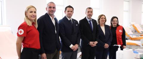 &Tau;&eta;&nu; έ&nu;&alpha;&rho;&xi;&eta; &tau;&eta;&sigmaf; &epsilon;&kappa;&sigma;&tau;&rho;&alpha;&tau;&epsilon;ί&alpha;&sigmaf; &laquo;&Pi;&rho;&omega;&tau;ά&theta;&lambda;&eta;&mu;&alpha; &Alpha;ί&mu;&alpha;&tau;&omicron;&sigmaf;&raquo; &alpha;&nu;&alpha;&kappa;&omicron;ί&nu;&omega;&sigma;&epsilon; &omicron; &Epsilon;&rho;&upsilon;&theta;&rho;ό&sigmaf; &Sigma;&tau;&alpha;&upsilon;&rho;ό&sigmaf;-&Sigma;&tau;ό&chi;&omicron;&sigmaf; &eta; &eta; &kappa;&alpha;&lambda;&lambda;&iota;έ&rho;&gamma;&epsilon;&iota;&alpha; &kappa;&omicron;&upsilon;&lambda;&tau;&omicron;ύ&rho;&alpha;&sigmaf; &tau;&alpha;&kappa;&tau;&iota;&kappa;ή&sigmaf; &alpha;&iota;&mu;&omicron;&delta;&omicron;&sigma;ί&alpha;&sigmaf;