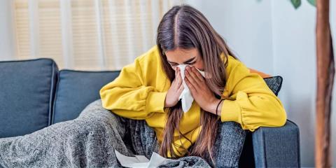 Νέα παραλλαγή της COVID-19 εξαπλώνεται σε πάνω από 20 χώρες-Γιατί τη βάφτισαν «τζίτζικα», τι συμπτώματα προκαλεί