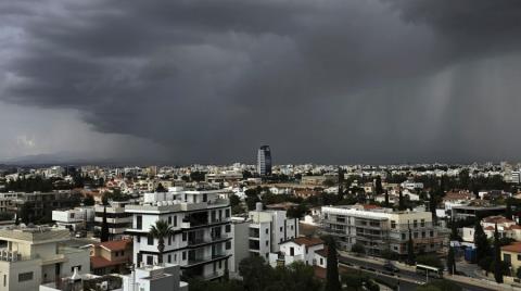 Χτυπά την Κύπρο το φαινόμενο Erminio-Σε ισχύ από το απόγευμα προειδοποίηση για βροχές και καταιγίδες