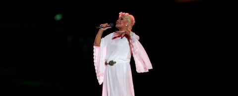 Σε στενό οικογενειακό κύκλο η ταφή της Μαρινέλλας υπό τους ήχους των τραγουδιών της από τους μουσικούς της