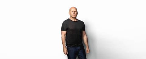 Bruce Willis: Χαμογελαστός σε σπάνια δημόσια εμφάνιση στο Λος Άντζελες