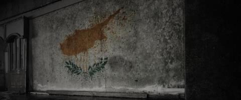 Ένα σύστημα σε πλήρη αμφισβήτηση-Η απαξίωση της πολιτικής, η κρίση εμπιστοσύνης στους θεσμούς και μια κοινωνία στη σκιά των σκανδάλων