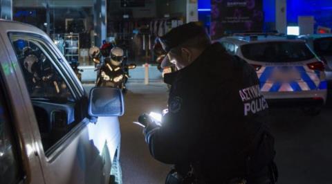 Έ&xi;&iota; &sigma;&upsilon;&lambda;&lambda;ή&psi;&epsilon;&iota;&sigmaf; &alpha;&pi;ό &tau;&eta;&nu; &Alpha;&sigma;&tau;&upsilon;&nu;&omicron;&mu;ί&alpha;-&Epsilon;&lambda;έ&gamma;&chi;&theta;&eta;&kappa;&alpha;&nu; 690 &omicron;&delta;&eta;&gamma;&omicron;ί, &kappa;&alpha;&tau;&alpha;&gamma;&gamma;έ&lambda;&theta;&eta;&kappa;&alpha;&nu; 12 &upsilon;&pi;&omicron;&sigma;&tau;&alpha;&tau;&iota;&kappa;ά