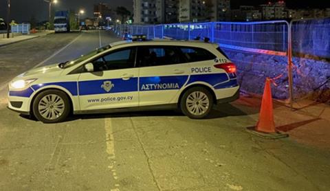 Χειροπέδες σε 19χρονο και 16χρονο, πιάστηκαν με κλοπιμαίο όχημα-Εντοπίστηκαν μέσα στο αυτοκίνητο ναρκωτικά και μαχαίρια