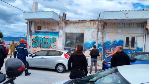 Κατέρρευσε μπαλκόνι στην Κόρινθο και σκότωσε γυναίκα, τραυματίστηκαν τα παιδιά της-Είχε έρθει από Γερμανία για τις διακοπές του Πάσχα