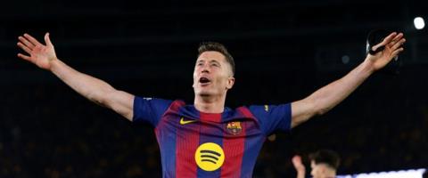 Ξέρανε την Ατλέτικο στο 87' ο Λεβαντόφσκι και «αγκαλιά» με τον τίτλο η Μπαρτσελόνα