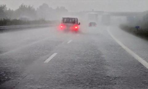 Καταρρακτώδεις βροχές στον αυτοκινητόδρομο Λευκωσίας-Λεμεσού, περιορισμένη ορατότητα