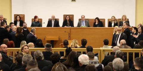 Συνεχίζεται η δίκη των Τεμπών-Οι αντιδράσεις για την αίθουσα και οι εντάσεις με πρωταγωνίστρια την Κωνσταντοπούλου