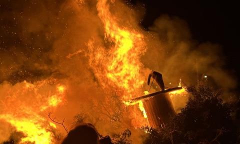 Εντόπισε μολότοφ, ανταποκρίθηκε σε κλήσεις για χρήση κροτίδων η Αστυνομία-Κατασχέθηκε και ξυλεία που προοριζόταν για λαμπρατζιές