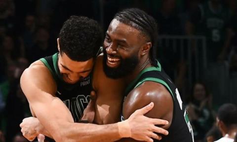 Νίκες για Σέλτικς και Μπακς, ξανά εκτός ο Αντετοκούνμπο