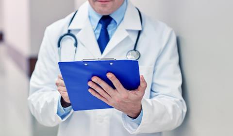 Αλλαγές στον νόμο εγγραφής ιατρών με ρυθμίσεις και για επίπεδο γνώσης της ελληνικής γλώσσας ψήφισε η Βουλή