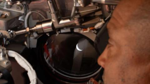 BINTEO: Η ολική έκλειψη Ηλίου πίσω από τη Σελήνη και η επανασύνδεση του Orion με τη Γη μετά από 40 λεπτά «σιωπής»